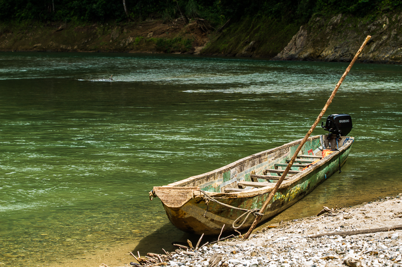 20130810EmberaIndians-2940.jpg :: An Embera canoe