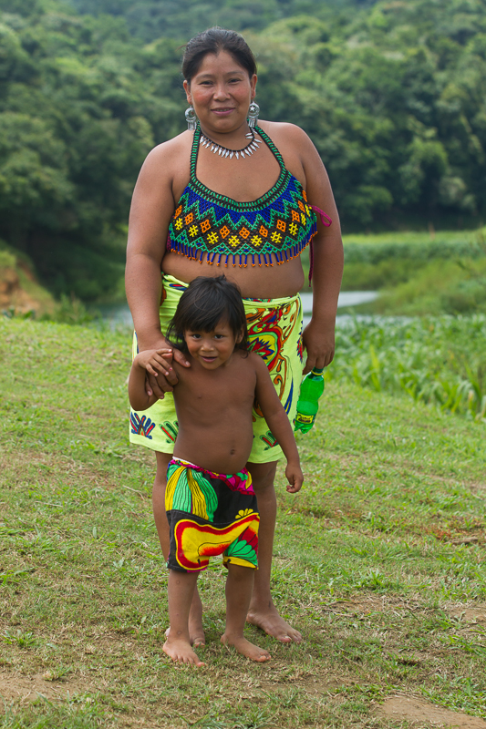 20130810EmberaIndians-2981.jpg :: An Embera mother and child welcoming us to their home
