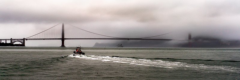 HeadingOuttoSea.jpg :: San Francisco bay on a foggy winter's day.