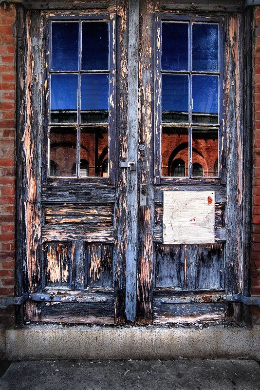 MIdoorno2.jpg :: Companion doors to Mare Island Door no 1.  Both sets of doors belong to the same crumbling building.
