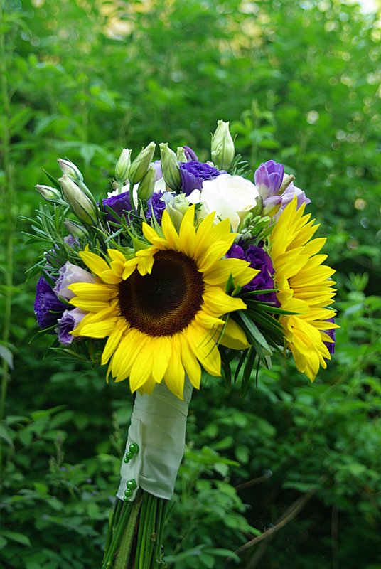April bridal bouquet side view.jpg