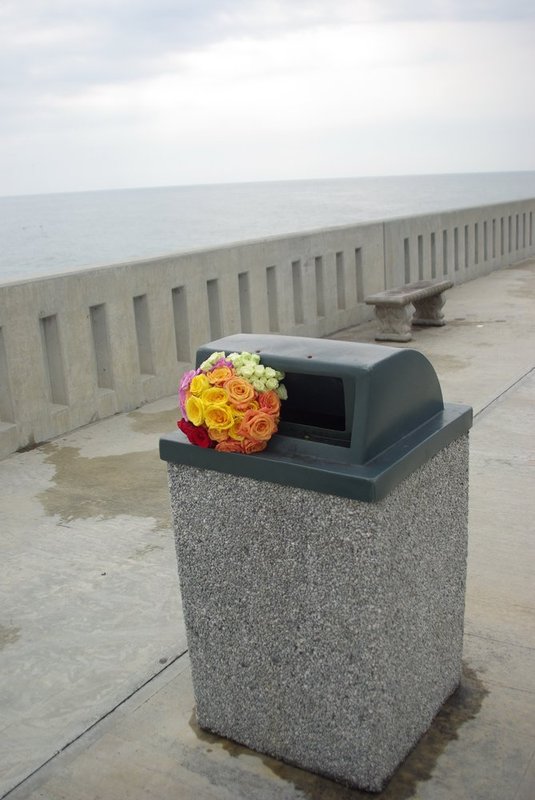 Beachball bouquet trashy.jpg