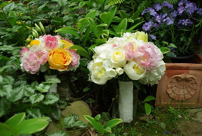 CookJackson Unwrapped bridesmaids and bridal bouquet.jpg