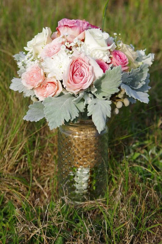Lindsays bridesamids bouquet in field - April 27.jpg