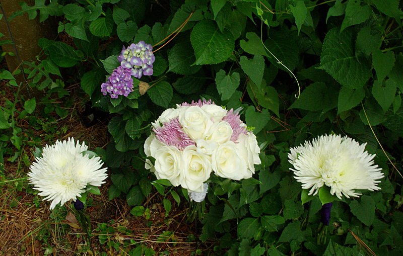 Mid May bridal and attendants bouquets.jpg