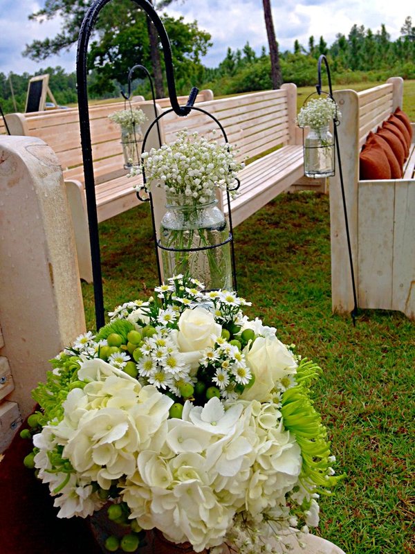 Photo bouquet and pew marker.jpg
