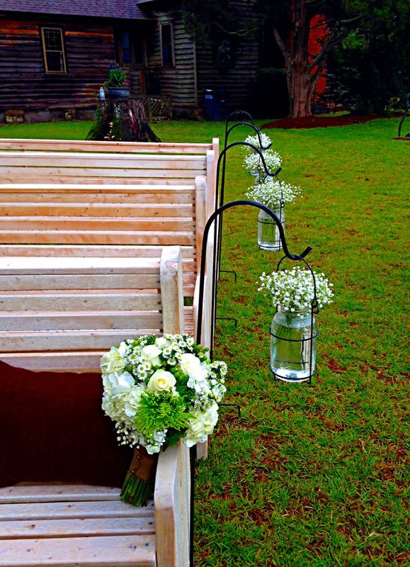 Photo bouquet and pew markers.jpg