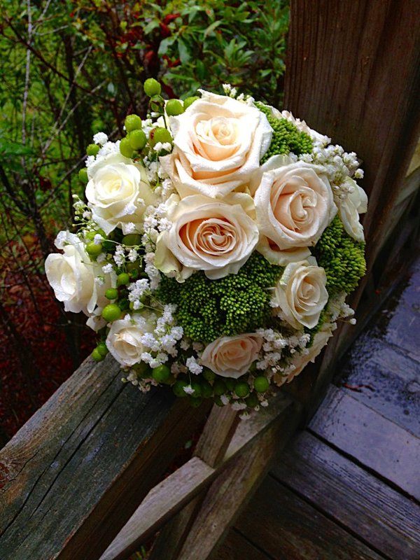 Photo bouquet on porch rail.jpg
