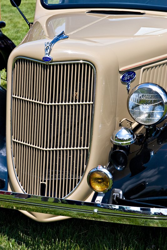 Ford car old off white.jpg