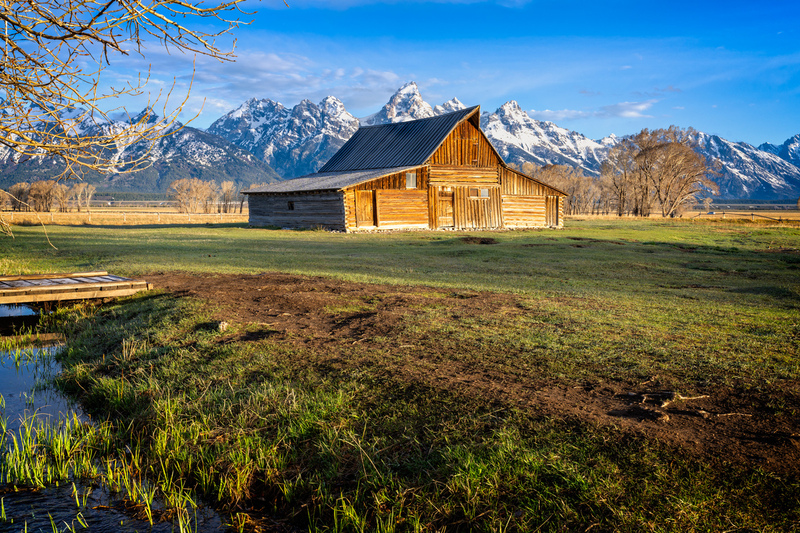 Mormon Barnes and Grand Tetons.jpg