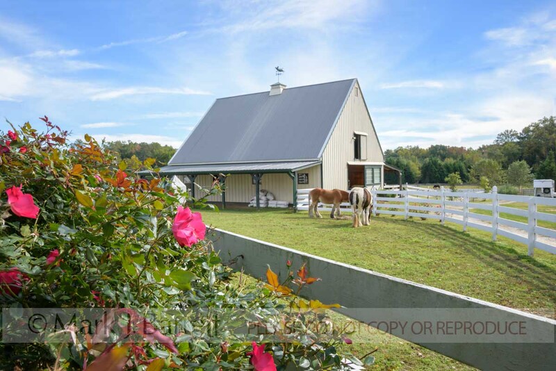 7400-5A(1).jpg :: Small horse barn with rose bushes, Smithfield, Virginia, USA