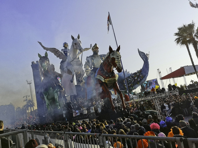 3 horsemen float.jpg :: oznor