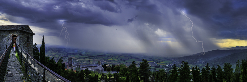 Cortona Pano5 98x32.jpg :: Cortona storm Italy 2023