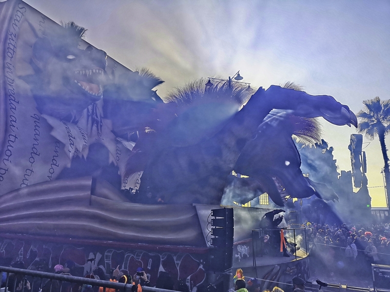 Float in SanVechio parade1.jpg :: cof