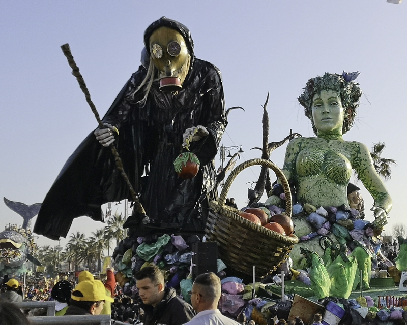 Polution float.jpg :: oznor