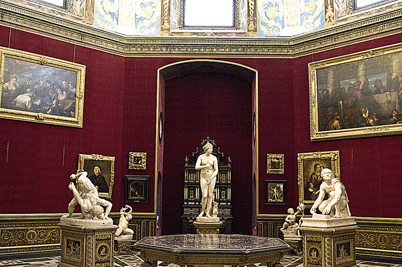 _MG_4779 copy.jpg :: Drawing room with Statues and art work