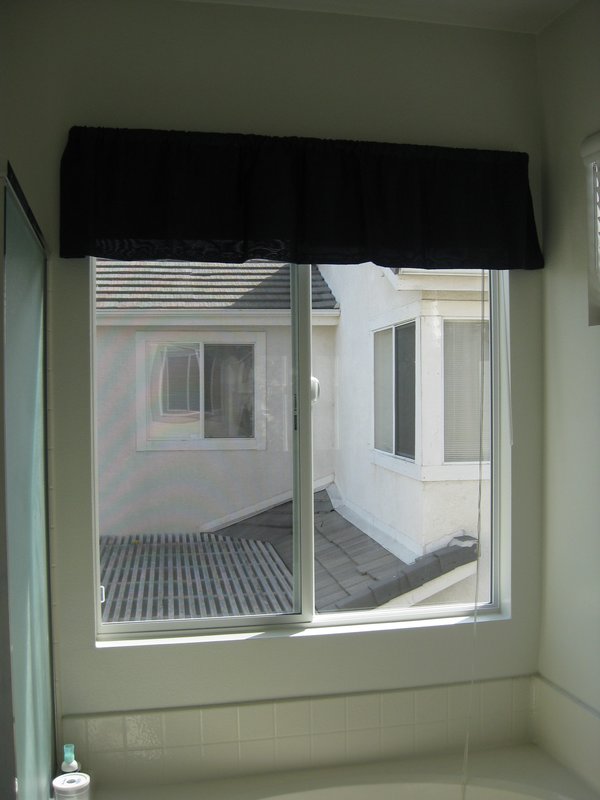 New vinyl window.jpg :: Water intrusion from window flashing