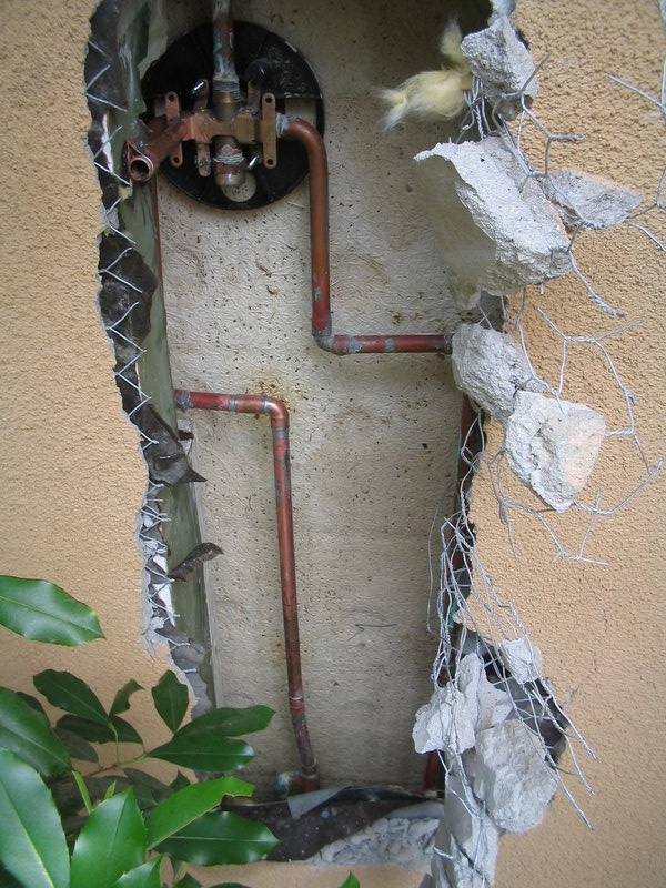 Shower valve leak.jpg :: Pinhole leak behind shower valve.