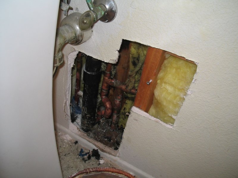 todds pictures 100.jpg :: Plumbing slab leak.