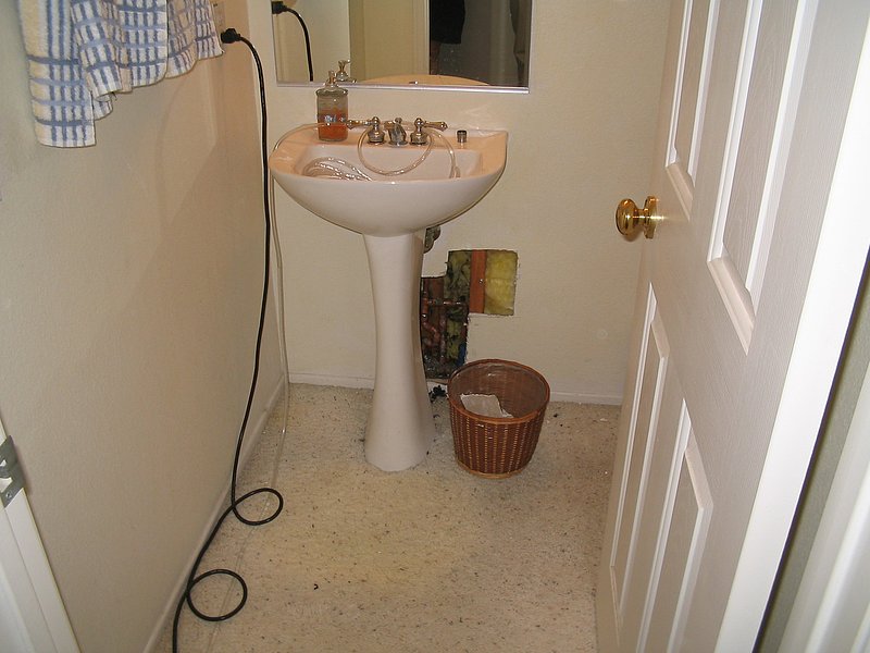 todds pictures 101.jpg :: Plumbing slab leak.