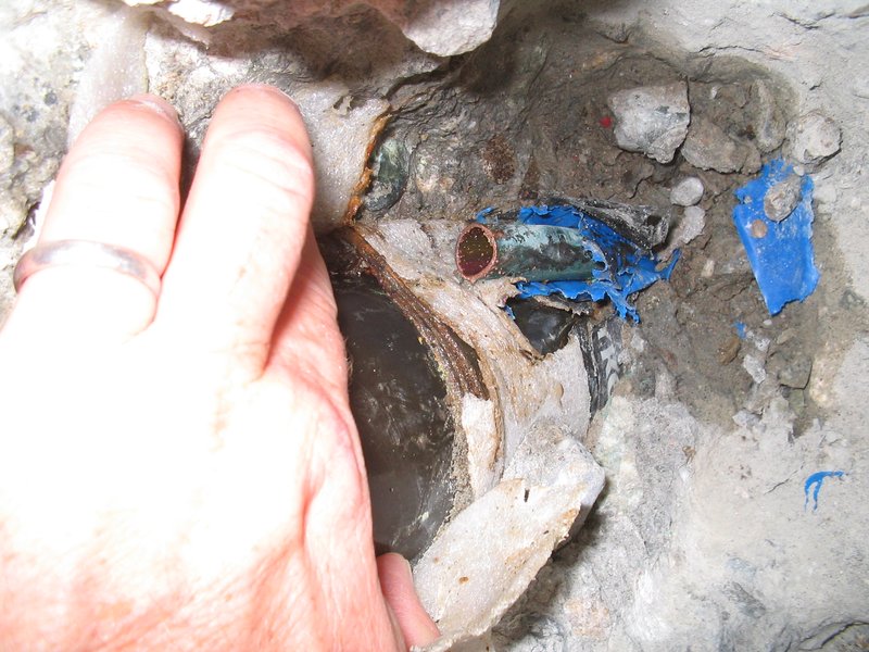 todds pictures 129.jpg :: Plumbing slab leak.