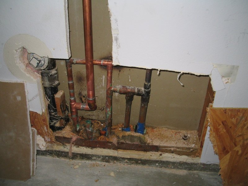 todds pictures 152.jpg :: Plumbing slab leak.