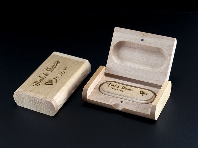 CH_USB4GBX.jpg :: Wood USB w/Box 4GB Custom Engraved