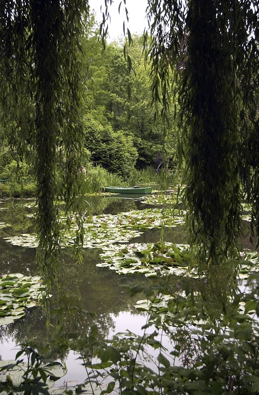 Giverny pond 2.jpg ::                                