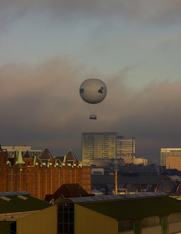 Hamburg Balloon.jpg ::                                