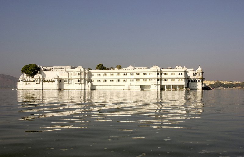 Udaipur Lake Palace From Lake.jpg ::                                