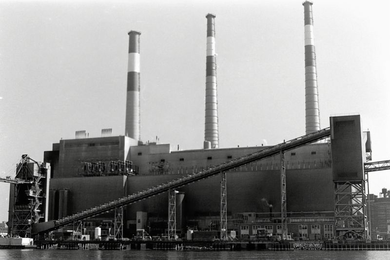 _DSC2881.jpg :: Ravenswood Generating Station AKA Big Alis mid 1970s 