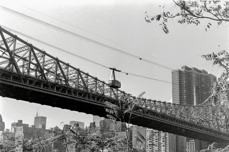 _DSC2882.jpg :: Ed Koch Queensboro Bridge and the cable car connecting Manhattan and Queens