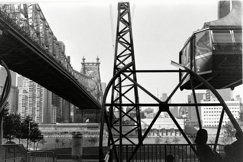 _DSC2883.jpg :: Ed Koch Queensboro Bridge and the cable car connecting Manhattan and Queens