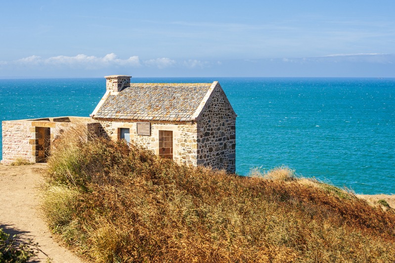 Bretagne shore 2.jpg :: Lonely house overlooking the ocean
