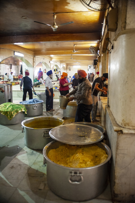 Gurudwara Bangla Sahib 3.jpg :: Gurudwara Bangla Sahib - the kitchens