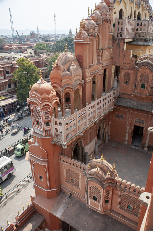 Jaipur Hawal Mahal  2.jpg :: Jaipur Hawal Mahal - view from above of the facade