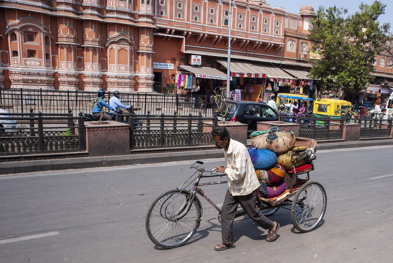 Jaipur Street Scene 3.jpg :: Jaipur Street Scene - infront of the Hawal Mahal