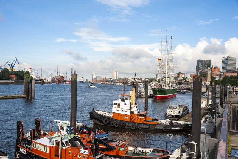 Port of Hamburg on the Elbe.jpg :: Port of Hamburg on the Elbe