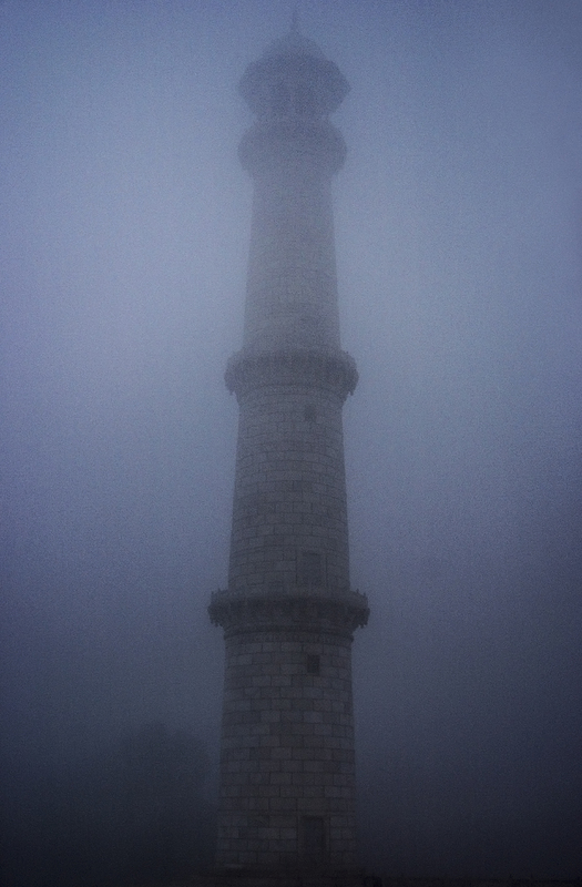 Taj Mahal 2001 in fog 1.jpg :: Taj Mahal 2001 in fog 1