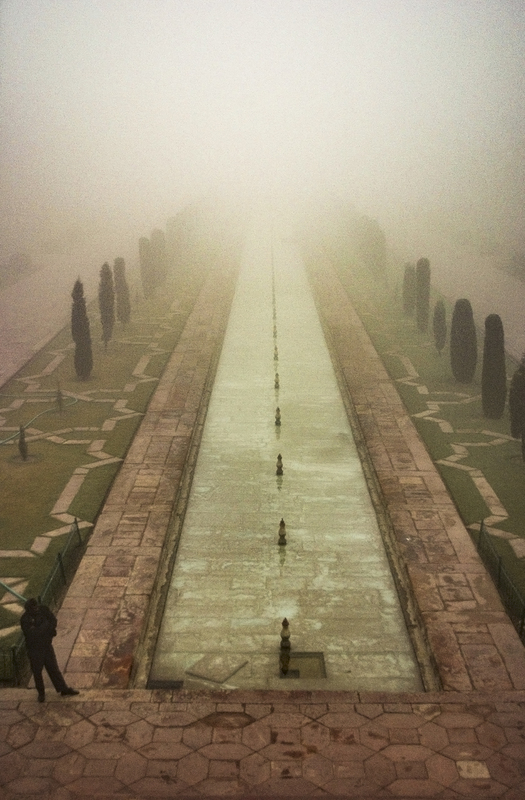 Taj Mahal 2001 in fog 2.jpg :: Taj Mahal 2001 in fog 2
