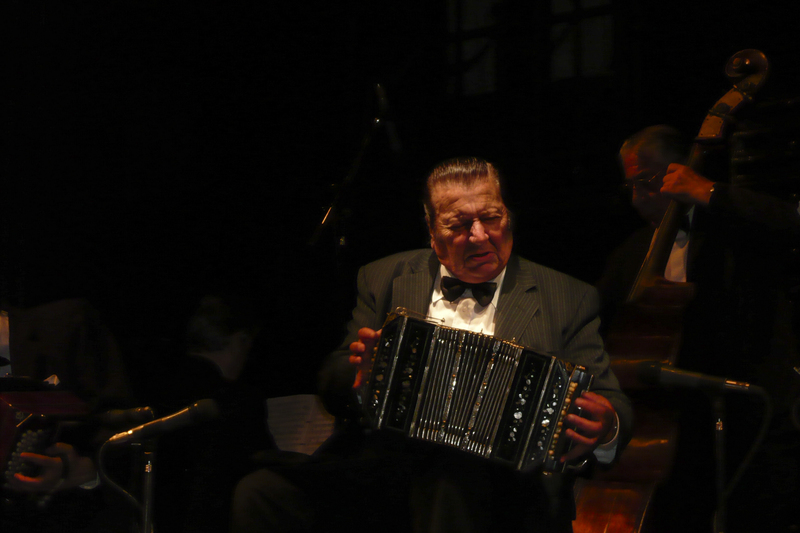 Tango 2.jpg :: Accordion player at the Tango club
