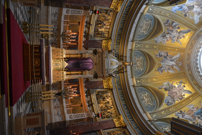 Budapest Basilica 2.jpg