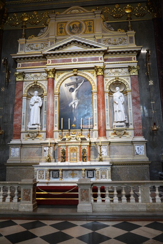 Budapest Basilica 7.jpg