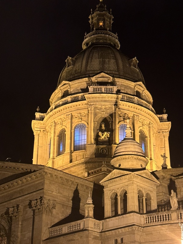 Budapest Basilica St Steven 2.jpg