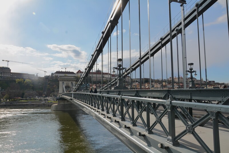 Budapest Chain bridge.jpg