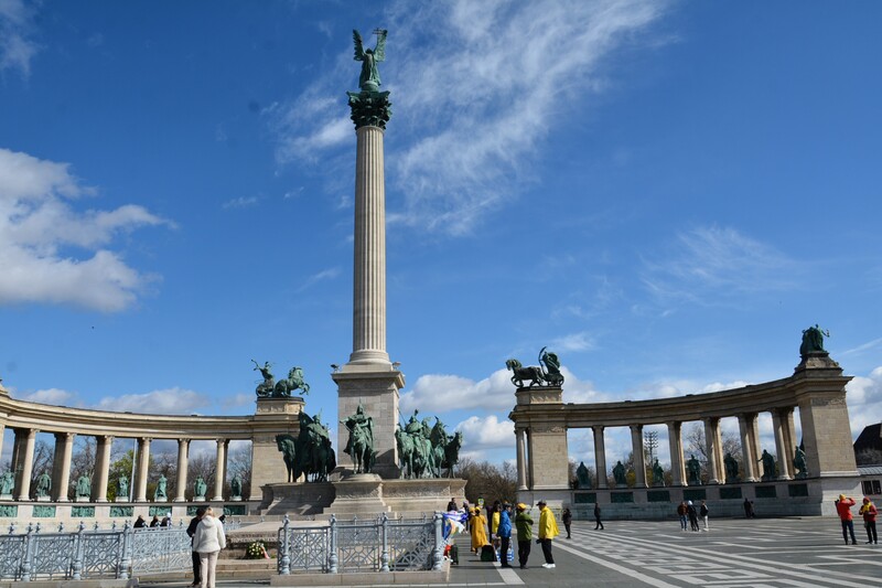 Budapest Hero Square 1.jpg