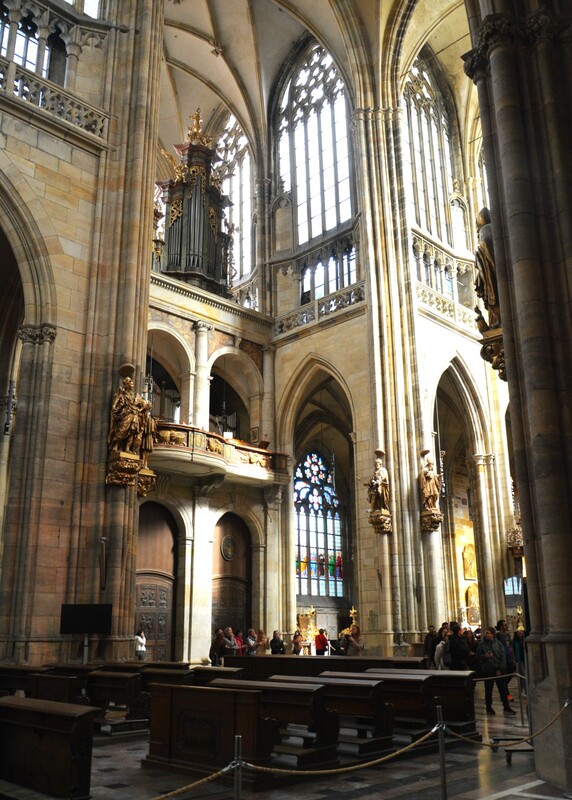Prague St Vitus Cathedral 2.jpg