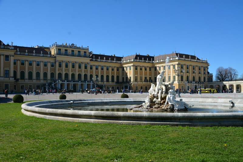Vienna Schloss Schonbrunn 2.jpg