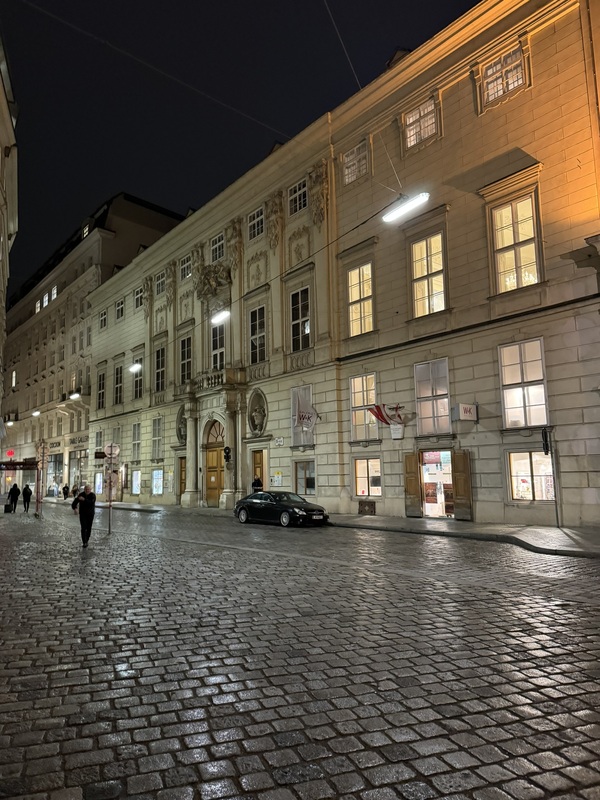 Vienna Schonborn Palace 1.jpg