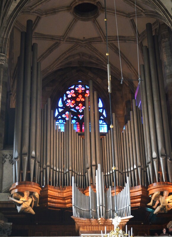 Vienna St Stephens Cathedral 5.jpg